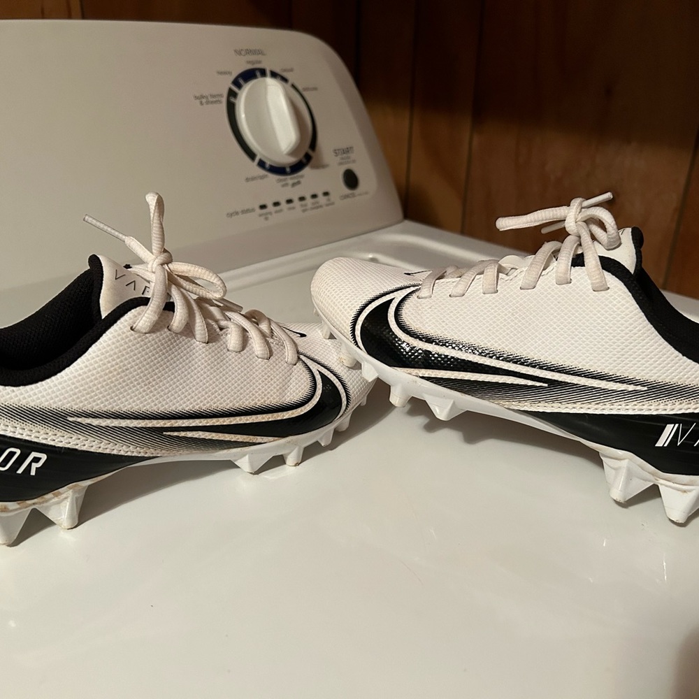 Nike Vapor Edge football cleats size. 2.5Y